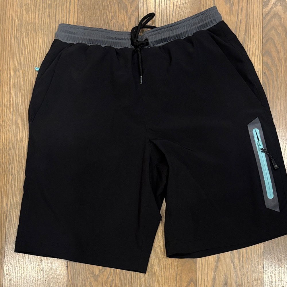 Avalanche Men’s Small Gray and Black Athletic Shorts